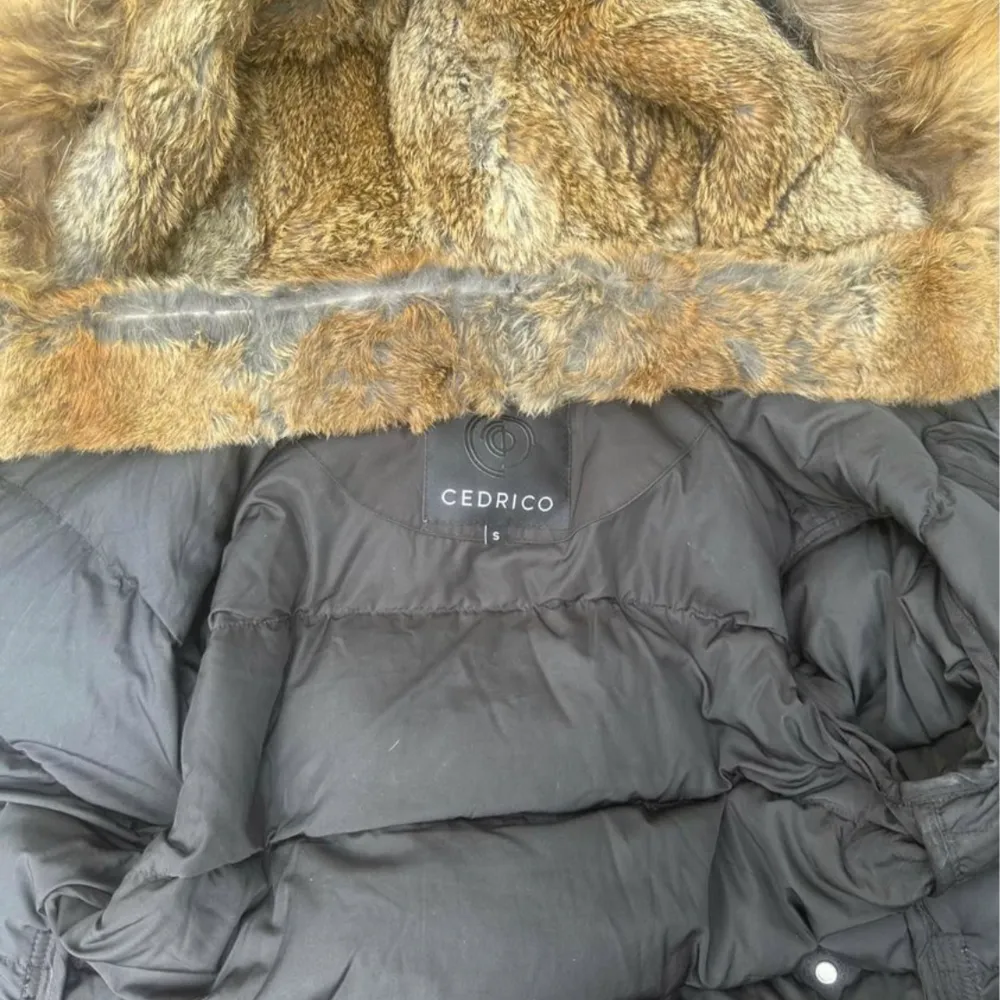 Cedrico jacka köpt för 8500 använd en vinter säljs för 5000 pris kan diskuteras. . Jackor.