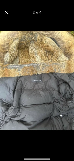 Cedrico jacka - Cedrico jacka köpt för 8500 använd en vinter säljs för 5000 pris kan diskuteras. 