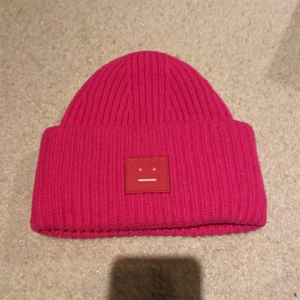Rosa acne mössa - Rosa acne studios mössa i 100% ull