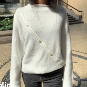 Design by si tröja - Superfin design by si tröja i mycket bra skick! Endast använd 2 gånger❤️