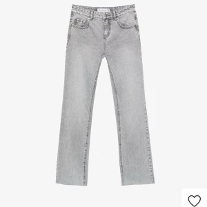 Gråa jeans  - Säljer dessa gråa jeans från stradivarius då dom är för små, använda men i fint skick. Storlek 32 