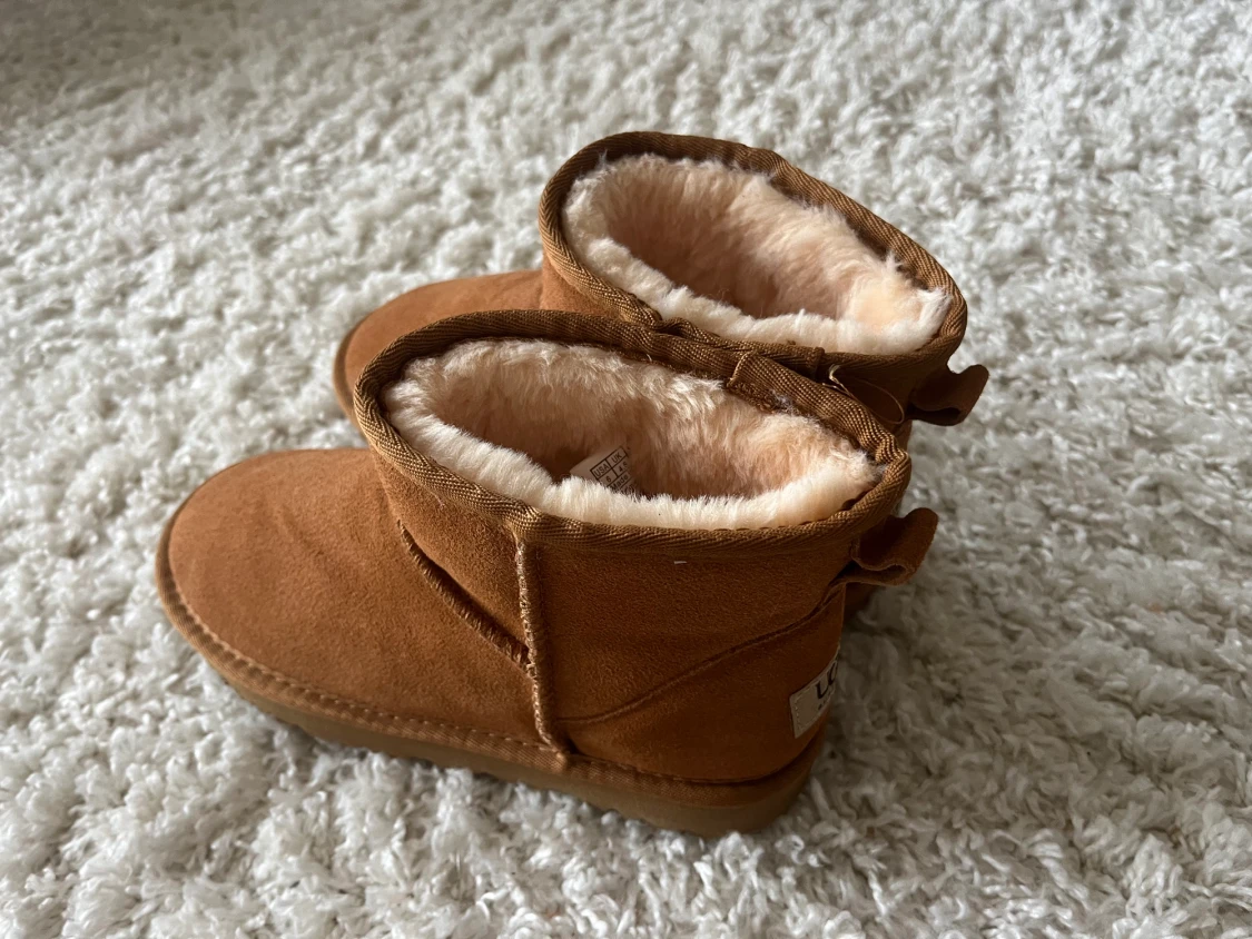 Ugg - 90