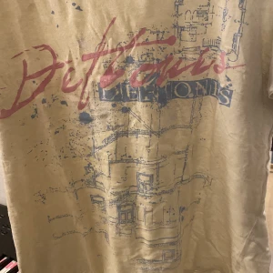 DEFTONES TRÖJA - rare deftones tröja, köpt i USA och finns inte i sverige. den passar s-l eftersom den är väldigt stretchig. 