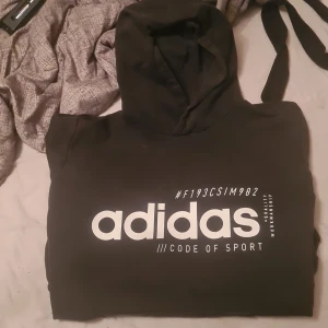 Adidas Huvtröja stl XL - Jättefin Huvtröja Adidas stl XL