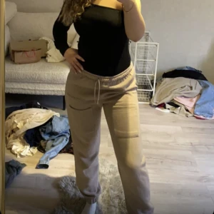 Mjukisbyxor  - Fina med fickor framtill Från prettylittlethings