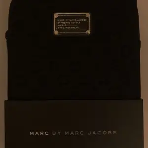 Marc by Marc Jacobs datorfodral. Toppskick och aldrig använt utav mig. Använd gärna köp nu! 
