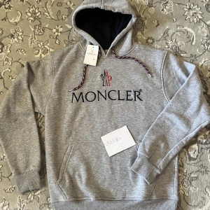 Moncler hoodie  - Storlek M 