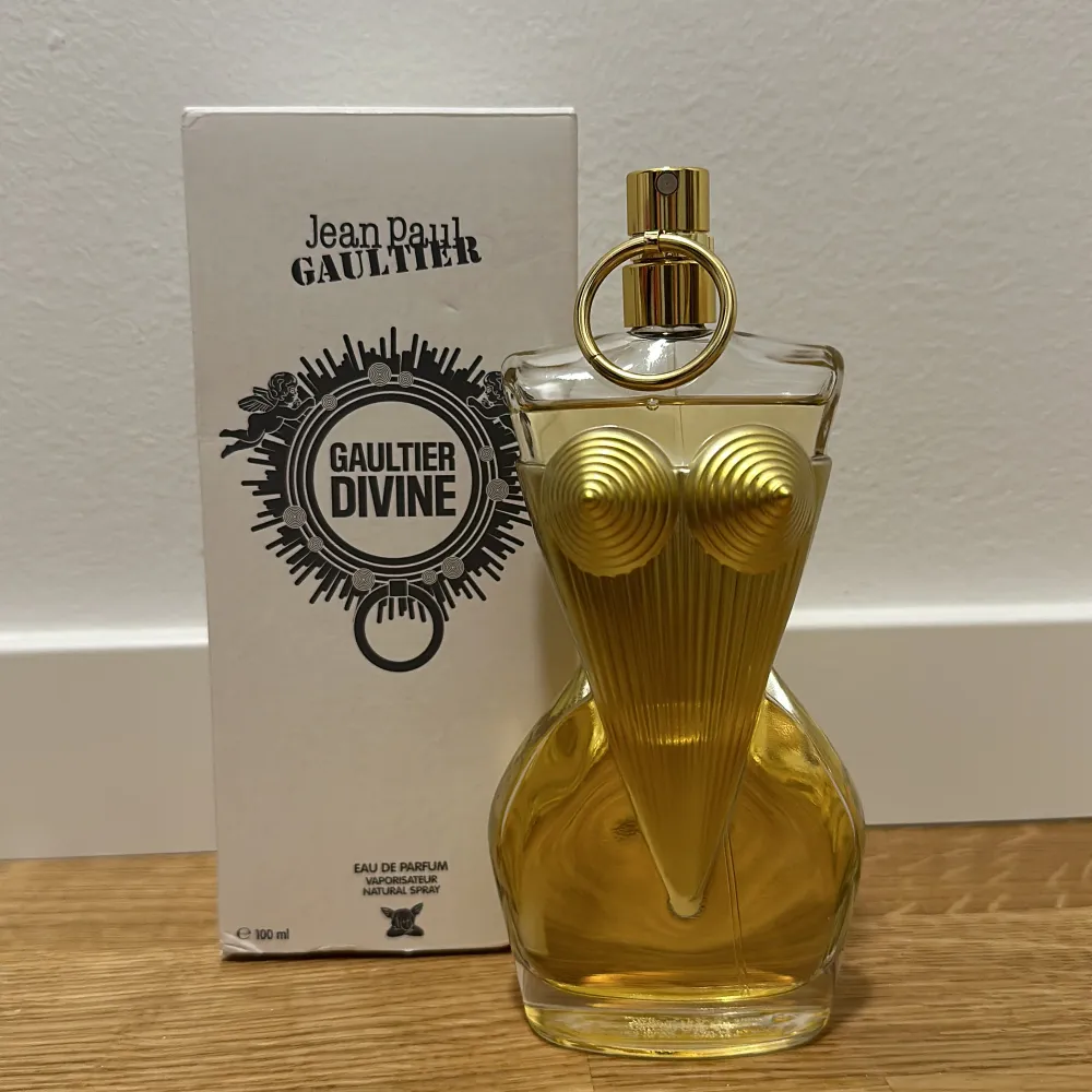 Parfym från Jean Paul Gaultier Divine.  Endast testad.  100ml. Övrigt.