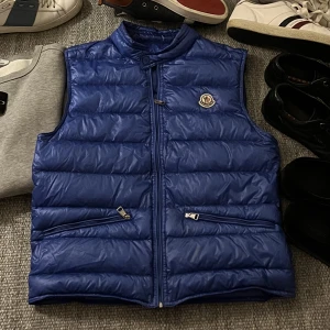 Moncler gui väst  - Byte 