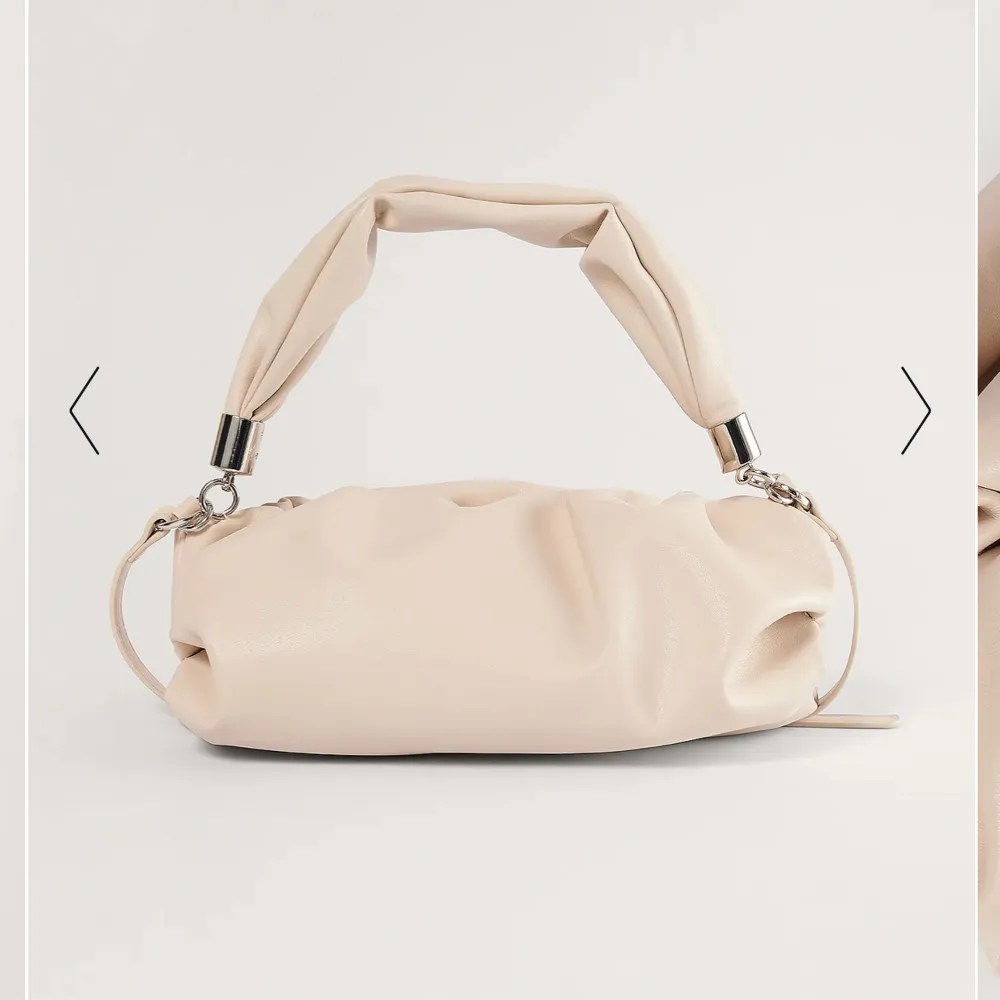 Säljer denna jättefina väskan från nakd som tyvärr inte kommer till användning, den är använd ett fåtal gånger och är som ny. Köpt för 300kr!. Väskor.