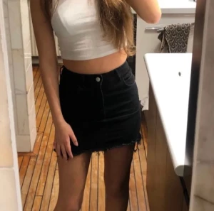 Svart jeans kjol - Svart jeans kjol. Skick 10/10