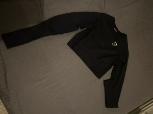 Gymshark tröja - Svart ”cropped” gymshark tröja storlek S