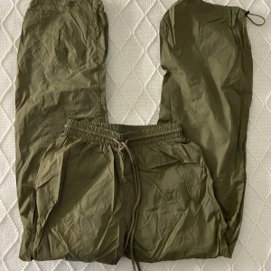 Cargos  - Oanvända cargos justeringsbara vid fotleden!