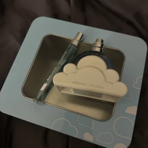 ariana grande parfym - Parfym kit nästan helt nytt, ca 90% kvar😊 ”Cloud” från ariana grande