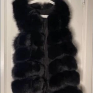 Päls väst - Ordinarie pris 3499