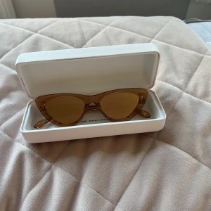 Chimi - En äldre kollektion chimi eyewear i #006 Peach. I myxker bra skick, endast hårdfodral följer med. 