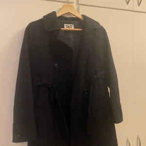 Mörkblå yllekappa  - Flickkappa 12-14 år mörkblå ylle Dolce & Gabbana 