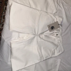 Helt nya Double Knee Pant från Carhartt - Ny oanvänd Double Knee byxor från Carhartt. Säljas pga fel storlek.