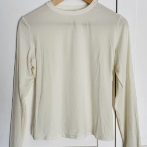 Tröja Skims - Tröja från Skims i modellen Fits everybody. I fint skick. Storlek L men passar även en M bra