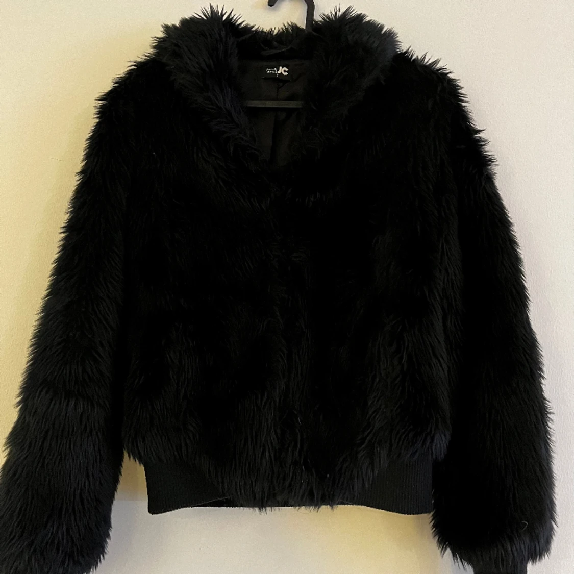 Svart pälsjacka  - 90