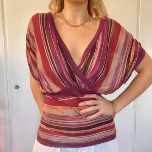 Vacker Blus  - Sååå himla speciell man får super fin form och den är väldigt stretchig me jätte coolt fint tyg