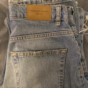 Gina Tricot 90 Highwaist Jeans 34 - Jeansen är för små för mig men har inga defekter, bra skick och supersköna jeans. 