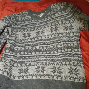 Stickad tröja - Mydog och varm ulltröja. Perfekt till vintern