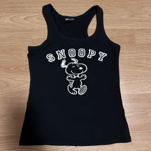 Snobben linne - Fint snobben linne. Storlek 36-38💗 fint skick. För fler bilder eller frågor är det bara att höra av sig :)