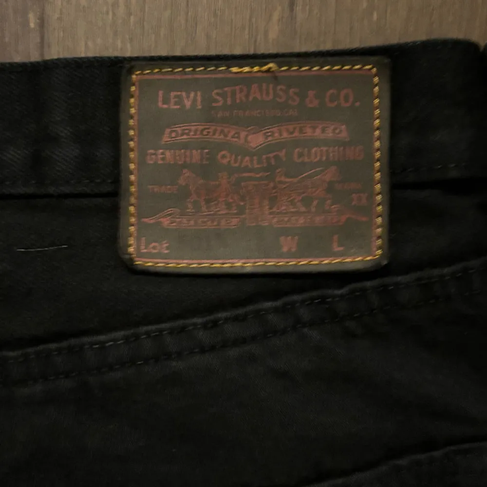 W32 L32 Lappen är svart eftersom färgaade svarta en extra gång Väldigt fina  Skriv vid intresse . Jeans & Byxor.