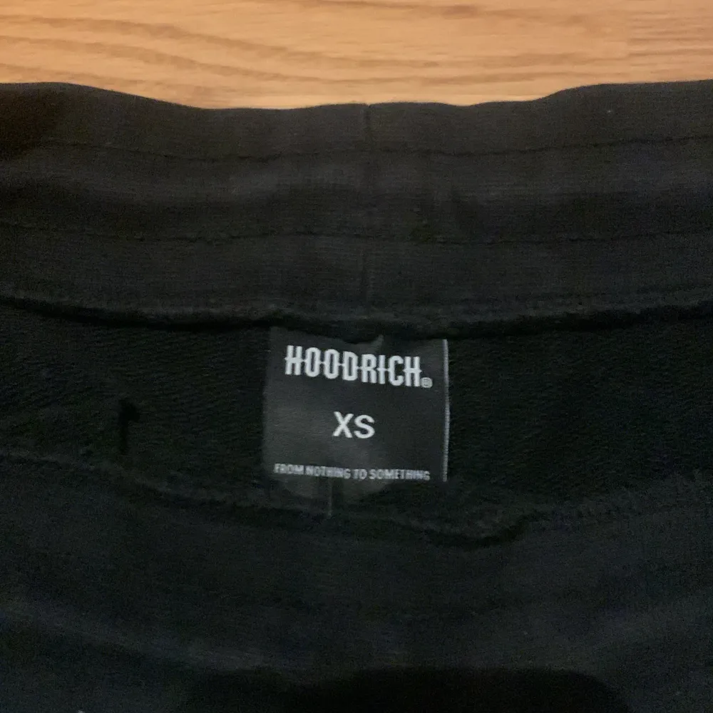 Hoodrich shorts xs säljer för de har blivit för små - köptes i  augusti men väl använda - inga fel eller defekter - i nyskick.. Shorts.