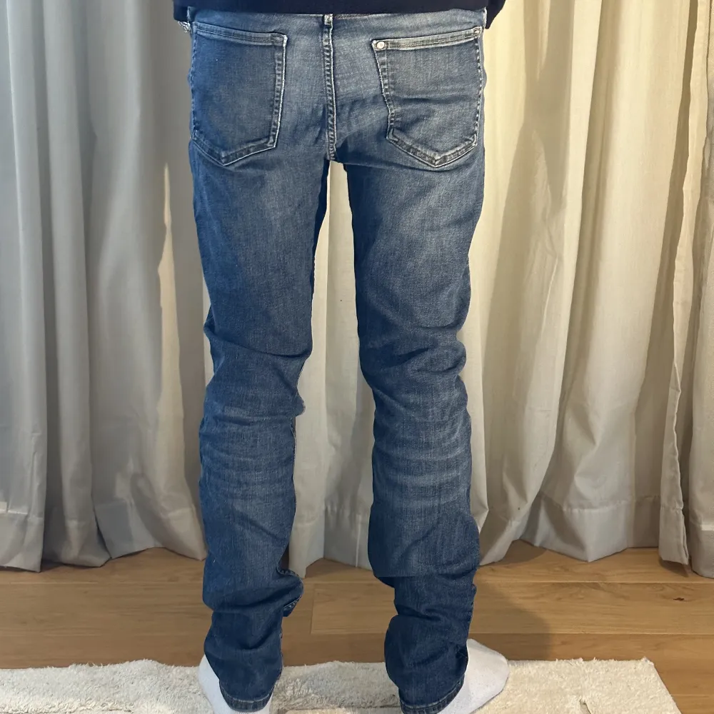 Snygga mörkblåa jeans men bra passform. Slim W32/L32. Jeans & Byxor.