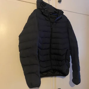 Fsbn dunjacka - Sparsamt använd dunjacka då den är för lite för mig, Nypris cirka 500kr