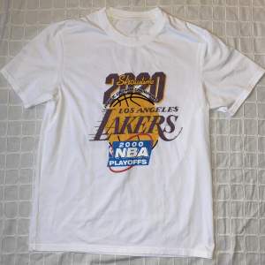 Vintage LA-lakers t-shirt i strl. L  NBA playoffs 2000