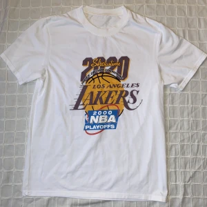 LA Lakers t-shirt - Vintage LA-lakers t-shirt i strl. L  NBA playoffs 2000