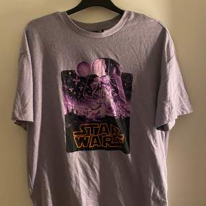 Star wars t-shirt storlek xs, använd några gånger, bra skick.