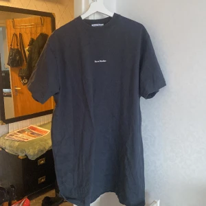 Acne studios strl M - Knappt använd