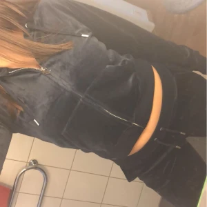 Juicy couture - Säljer min juicy dress då den är för stor på mig. Den är ganska andvänd men är fortfarande väldigt fin. Pris kan diskuteras 