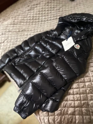 Moncler Bady  - Ny och fräsch Moncler Bady 10/10! Jackan är både snygg och varm vilket är perfekt för kommande vintern! Nfc finns,scan finns och tags som medföljer. Skriv gärna för fler bilder.  Kan mötas upp och frakta. 