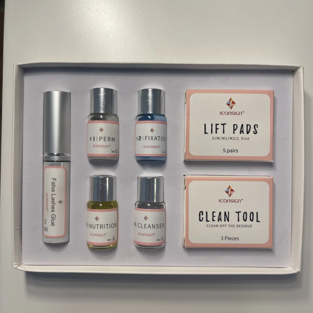 Ett helt nytt lashlift kit med plasten kvar. Säljer för jag fick hem två stycken när jag beställde:) Andra bilden är min öppnade 🙌🏽❤️‍🔥. Övrigt.