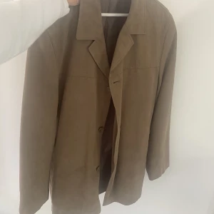 Oversize herr jacka - Säljer min brors skit snygga overize jacka, storlek L men passar en M om man vill ha den lite större 💗