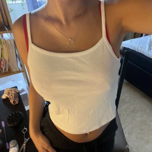 Linne - Linne med svart rand på sidan❤️ som ny🌸 köpt på barnavdelningen men passar mig som har XXS-XS