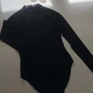 Body - Body med mesh på ärmarna, använd 1 gång!