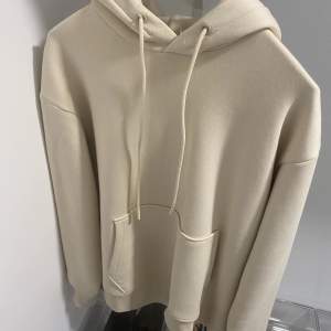 Beige zara hoodie storlek M, För lång för mig så inte använt ofta, tjockare / scuba material