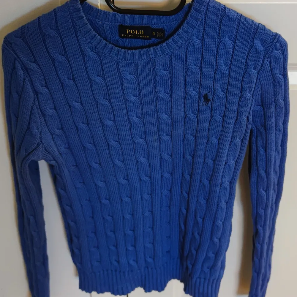 Hej Hjälper min partner att sälja sin Stickade tröja från Ralph Lauren i storlek XS.  Bra skick. Fin blå färg. Självklart ren och fin. Den köptes för ca 1700kr.  Hoppas den kommer till bra användning.     Finns i Sundbyberg . Stickat.