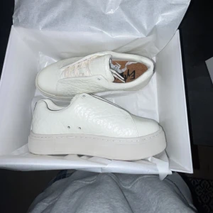 Eytys  - Så snygga och super bra skick! Endast använda typ 3 gånger. Helt slutsålda i storlek 39 på hemsidan.