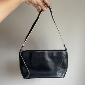 Väska - Väska i ok skick. Priset kan förhandlas vid snabb affär