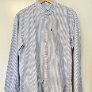 Skjorta Lexington - Blåvit randig skjorta från lexington, toppskick. 