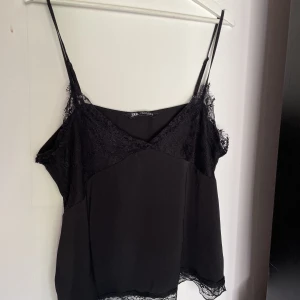 Linne - Svart satin linne