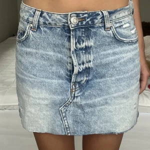 Jeans kjol - Snygg jeans kjol använd fåtal gånger💗