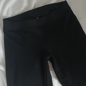 Svarta byxor - Nyskick.